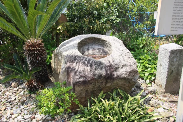百々橋の礎石